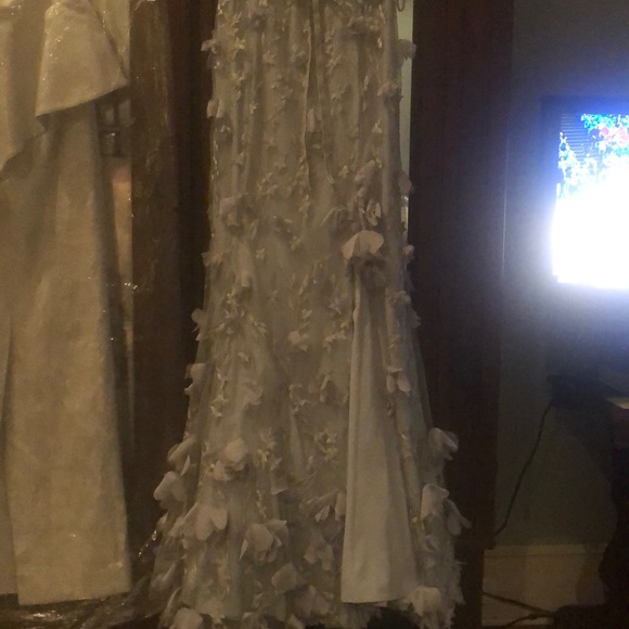 Designer formal gown by Marchesa Notte. - Picture 2 of 4
